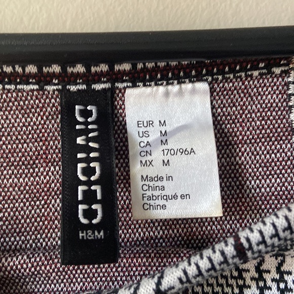 Patterned Crop Top - Picture 2 of 3